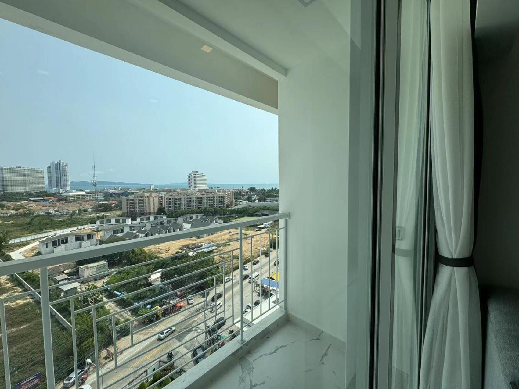 The Empire Chic Residence Jomtien & Yahaha Bagian luar foto